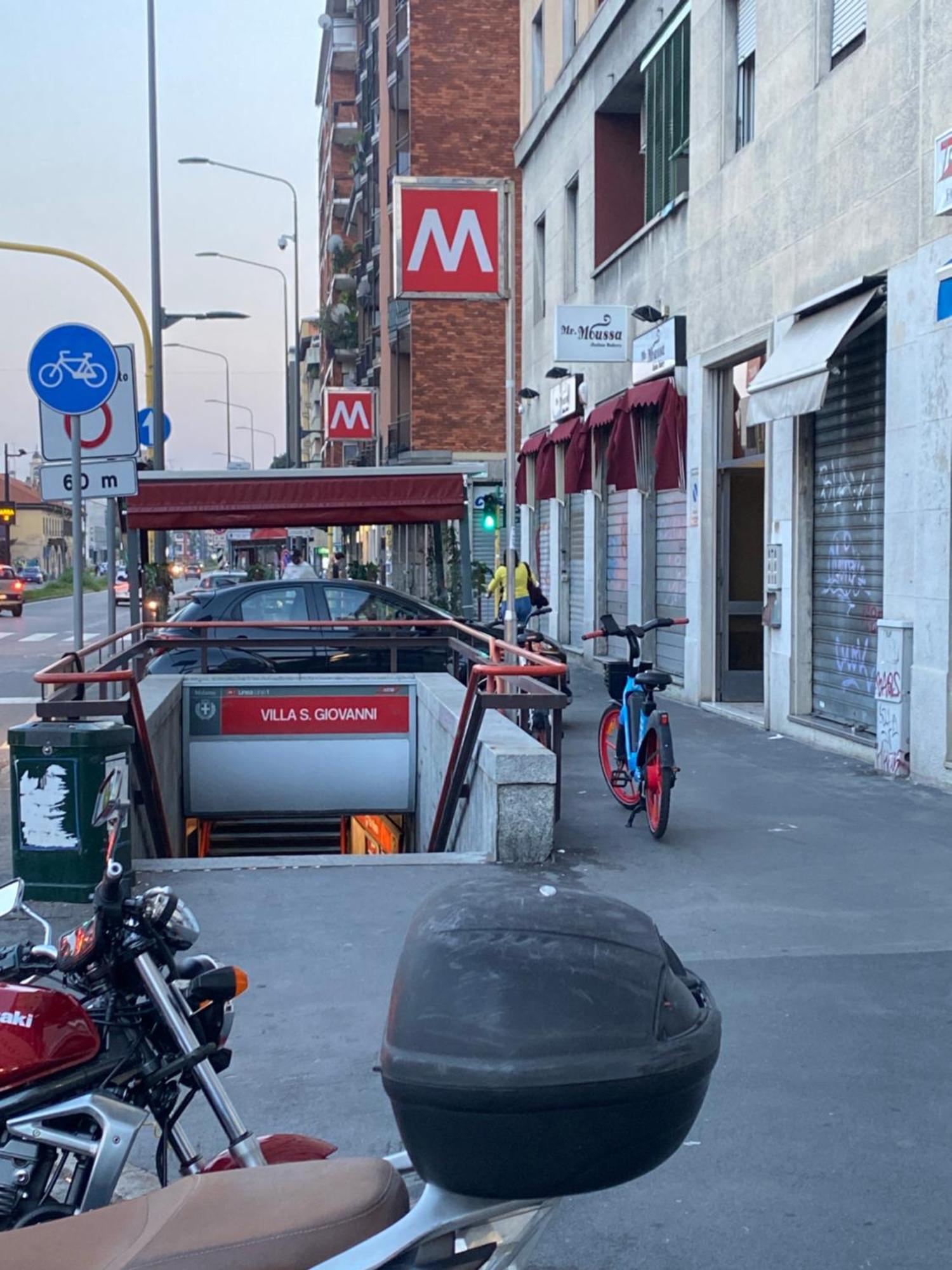 Bnb Milano Dipinta Di Blu Buitenkant foto